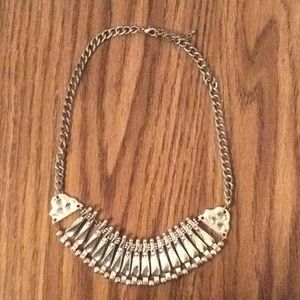 Short statement collar necklace